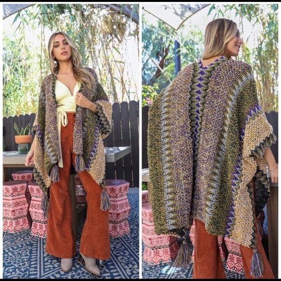 The NANOUK Crochet Patterned Ruana - Picture 5 of 6